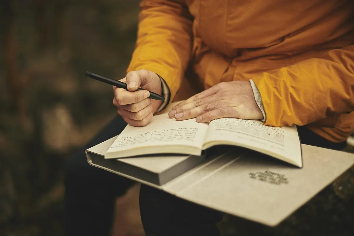 Beginner's Guide to Keeping a Creative Journal: 15 Prompts to Try This Week